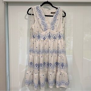 Melonie Dress size 8P White/Ivory with Blue corn flowers